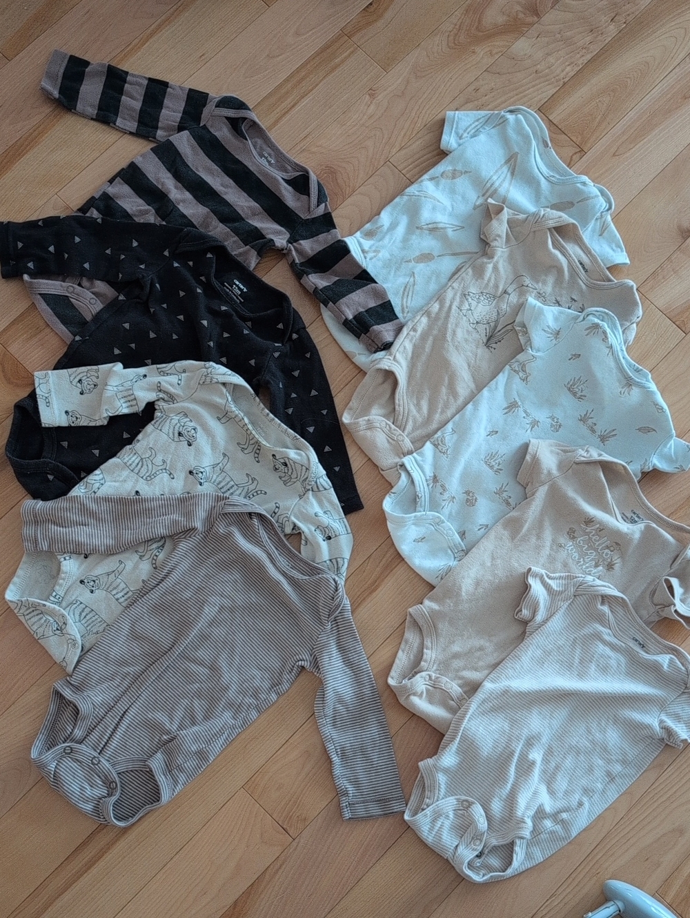 9 Neutral Baby Bodysuit Bundle Carters 12 Months